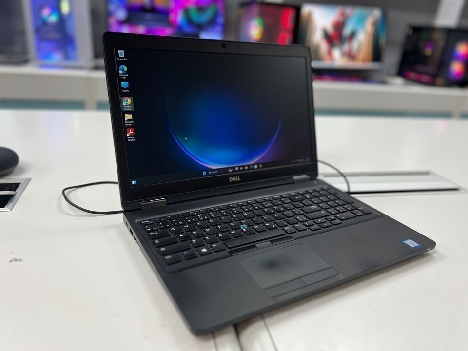 Dell Latitude 3590 | intel i5-7th| 8GB RAM | 256GB SSD |15" 1080P