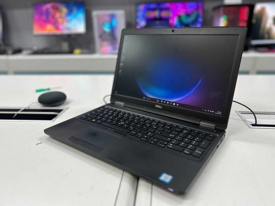 Dell Latitude 3590 | intel i5-7th| 8GB RAM | 256GB SSD |15" 1080P