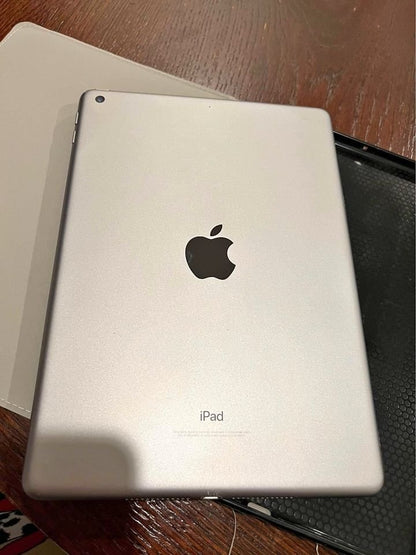 Apple iPad 5th Gen A1822 9.7" WIFI