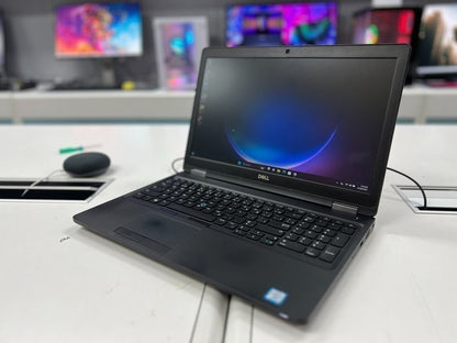 Dell Latitude 3590 | intel i5-7th| 8GB RAM | 256GB SSD |15" 1080P