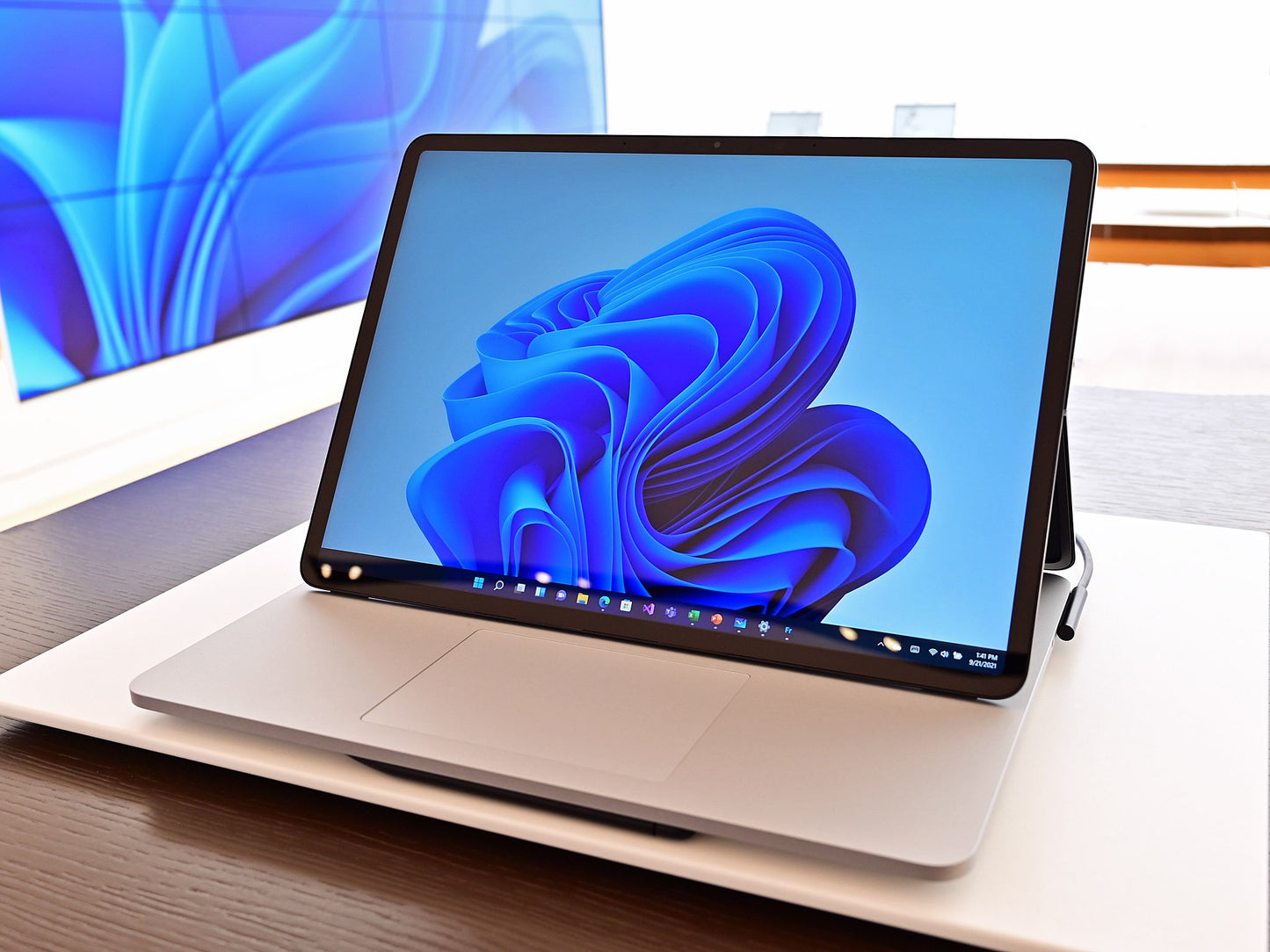 Refurbished (Good) - 2021 Microsoft Surface Studio 1 ( i7-11th/ 1TB SSD/32G DDR4/ 3050Ti) - 14.4" 2K Touch Screen with 120Hz
