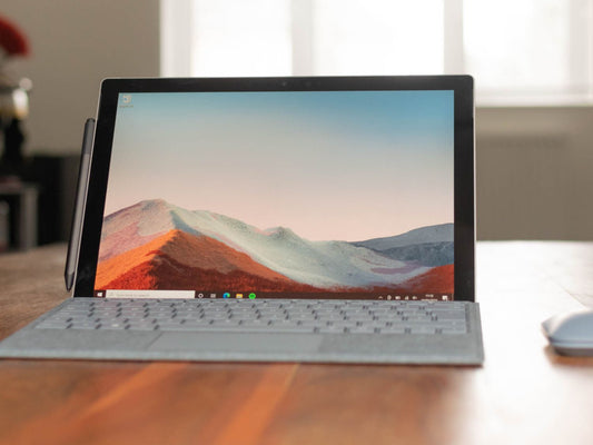 Refurbished - Microsoft Surface Pro 7 12" 2-in-1 Laptop (Intel i7-1065G7/256GB SSD/16GB RAM) - Windows 11 Pro